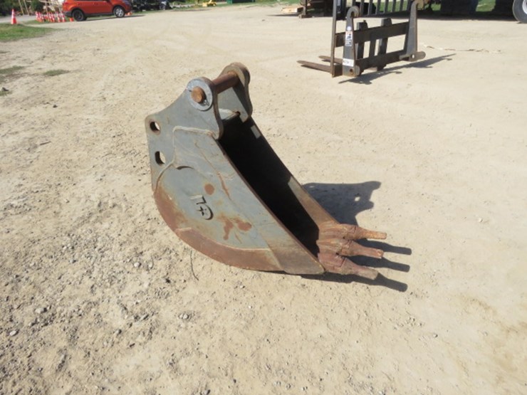 excavator-bucket-with-teeth-image-2