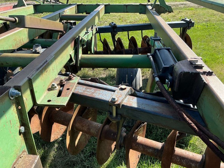 john-deere-235-image-2