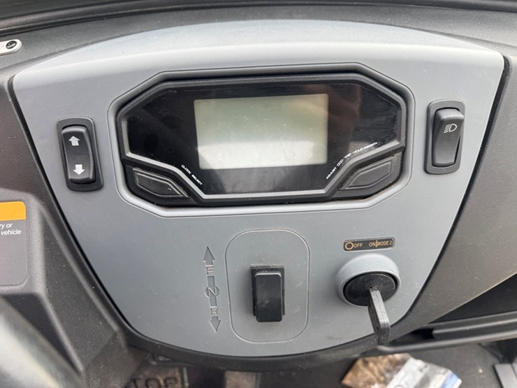 club-car-carry-all-710-electric-golf-cart-cab,-electric-dump-203hrs-showing-and-2033-miles-image-10