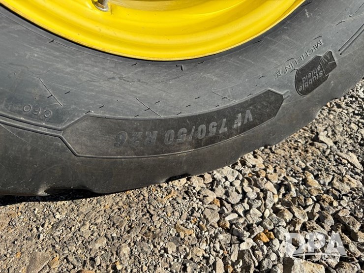 2023-john-deere-800r-image-40