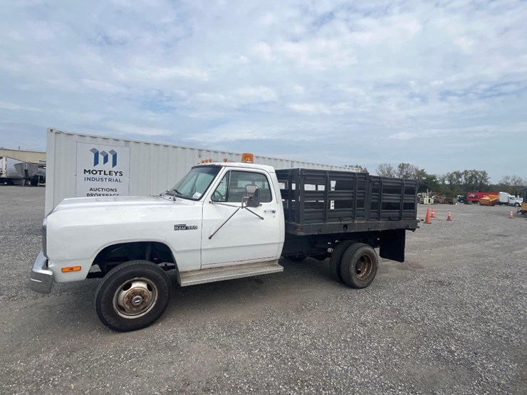 1992-dodge-ram-350-image-1
