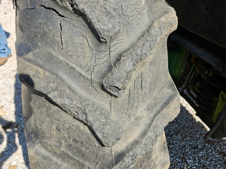 john-deere-3040-image-63