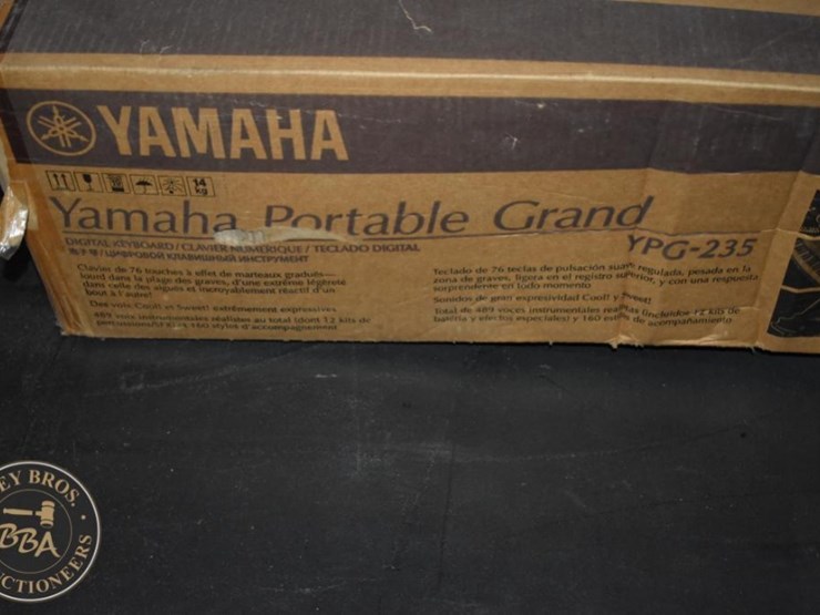 yamaha-ypg-235-portable-grand-keyboard-image-2