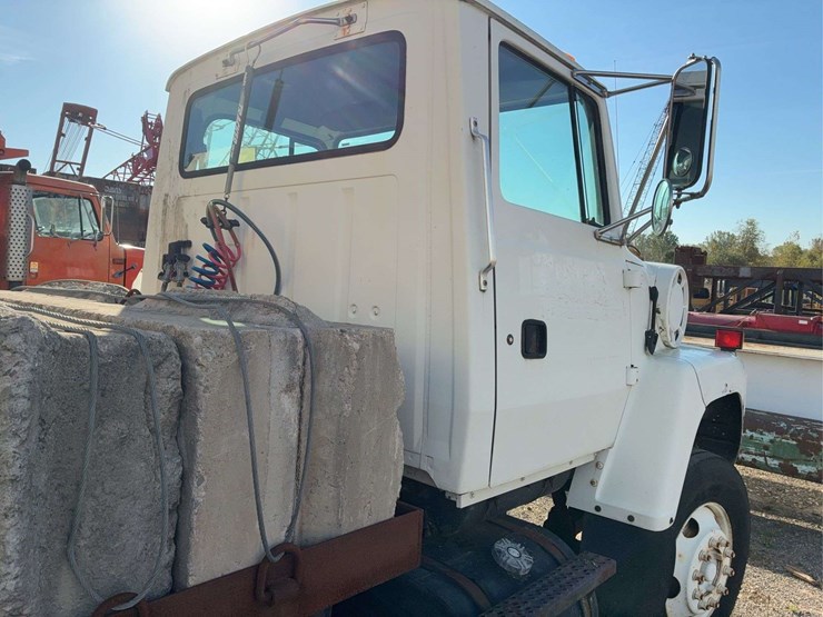1997-ford-n-series-truck-with-truck-mounted-attenuator-(tma)-with-lindsay-barrier-systems-inc.-u-mad-cartridge-(crash-cushion)-image-16