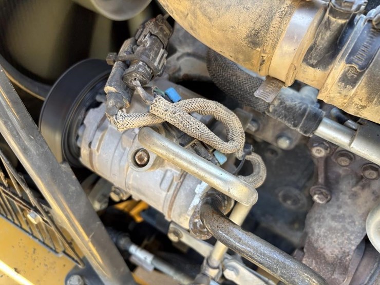 2019-deere-310l-ep-image-54