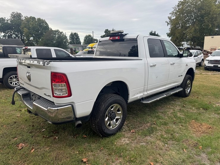 2019-ram-2500-big-horn-image-4