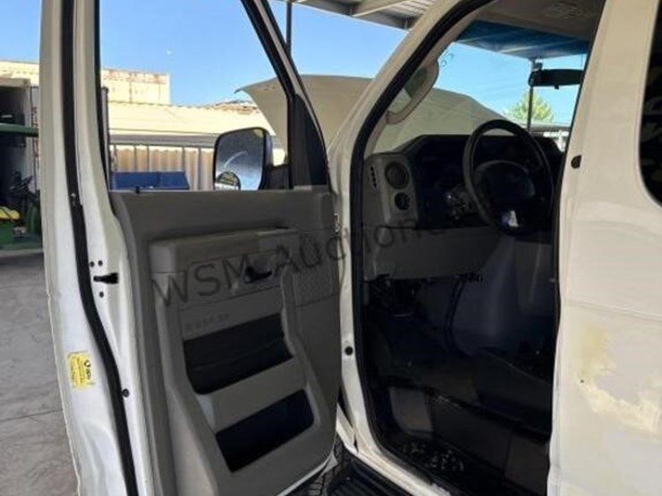2009-ford-e350-image-27
