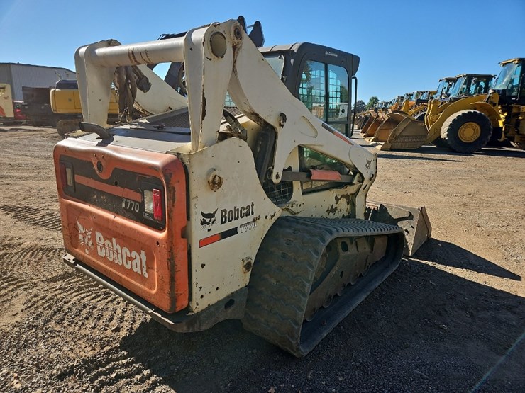 2011-bobcat-t770-image-5