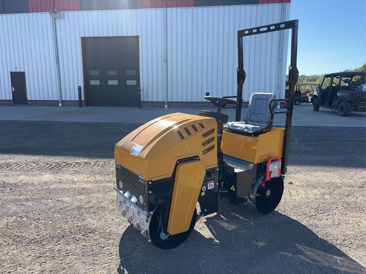 1-ton-vibratory-padfoot-roller-image-1