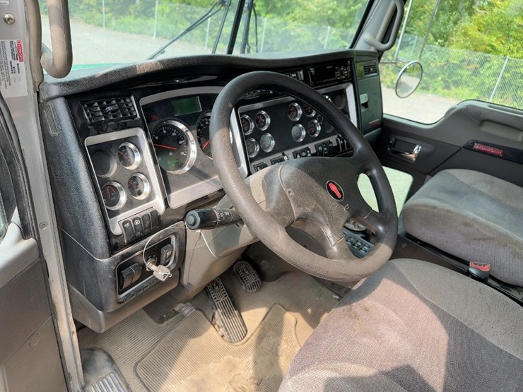 2016-kenworth-t800-image-31