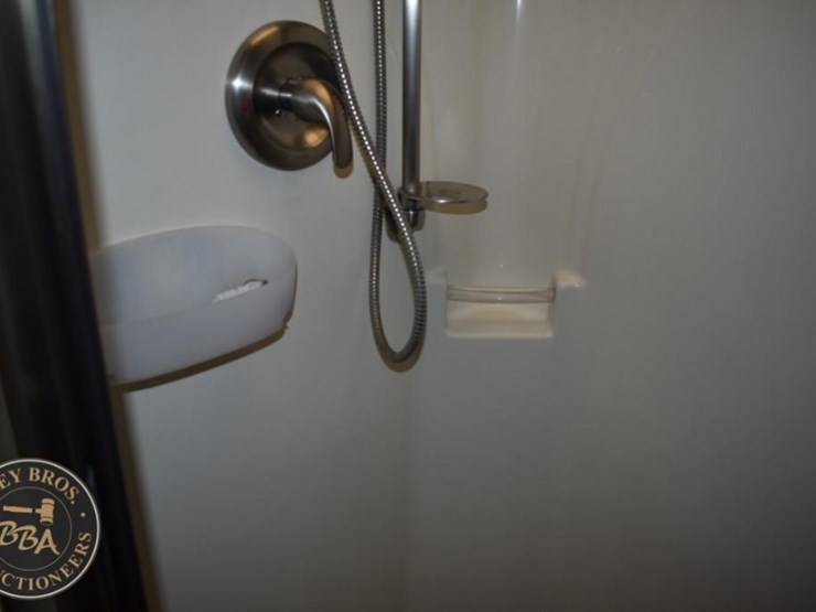 2006-thor-motor-coach-mandalay-40e-38083-image-75