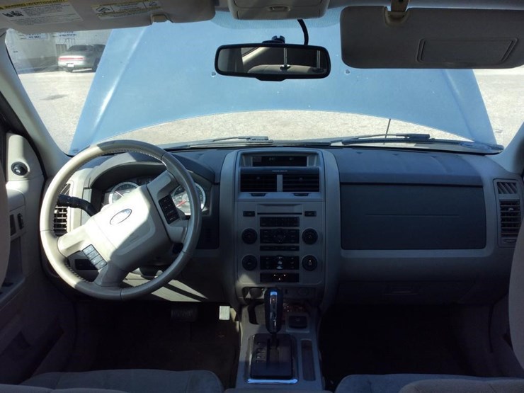 2011-ford-escape-image-13