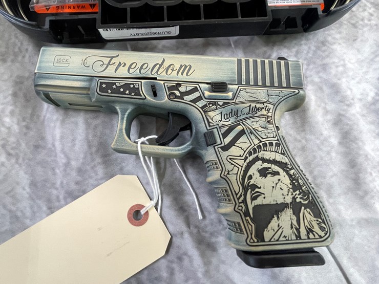 #4009-•-glock-19-gen-3-"liberty"-edition,-sn:-akyh330-image-3