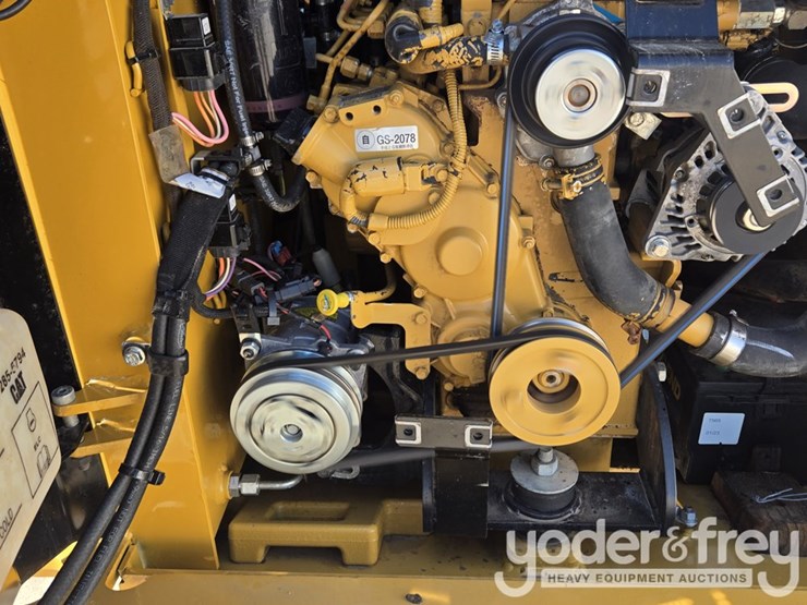 2016-caterpillar-232d-image-31
