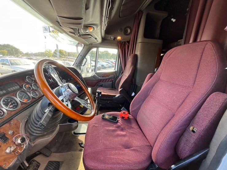 2001-peterbilt-387-image-8