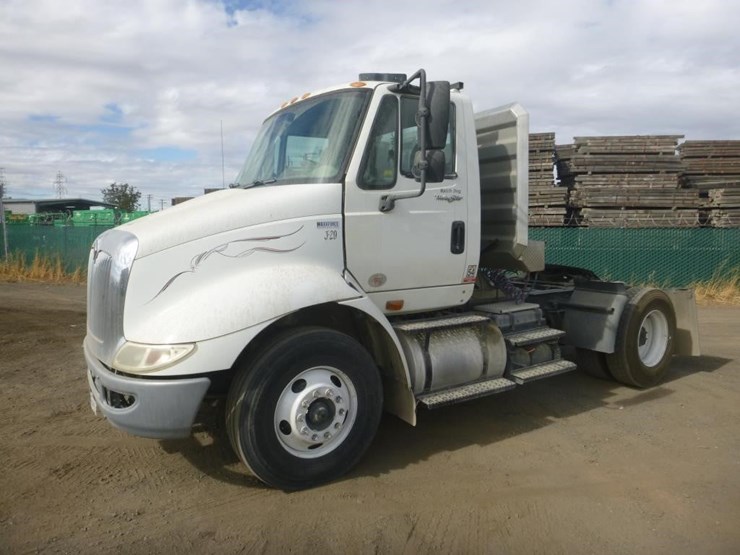 2011-international-8600-image-1