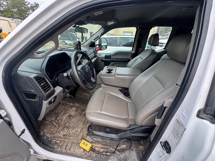 2021-ford-f350-xl-image-11