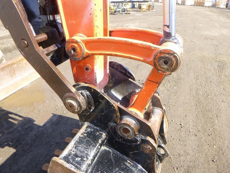2017-kubota-kx080-image-11
