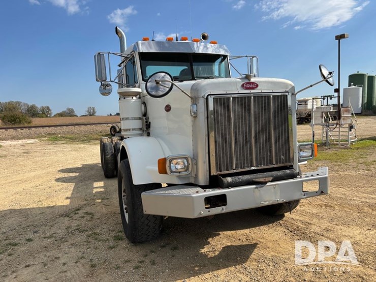 2001-peterbilt-357-image-4