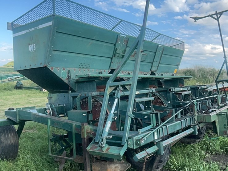 6-row-lockwood-model-603-accumatic-potato-planter-image-7