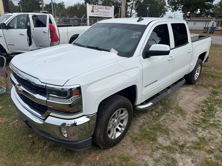 2018-chevrolet-silverado-1500-lt-image-1