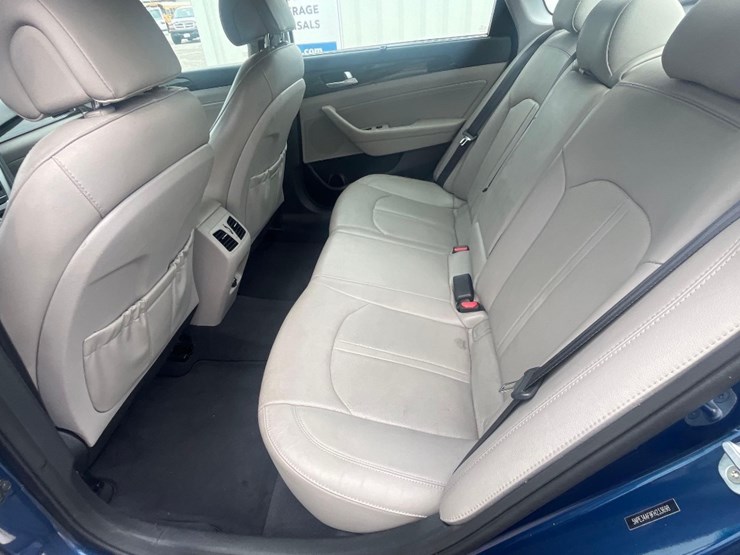 2015-hyundai-sonata-limited-sedan-image-11