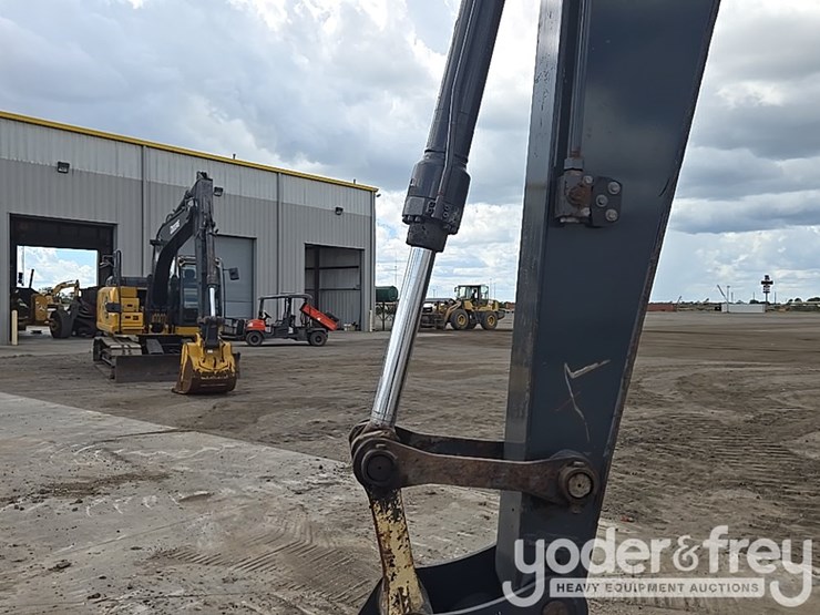 2022-deere-130g-image-21
