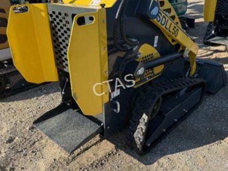 #54-•-mini-skid-steer-loader---gas---model:sdll50-image-3