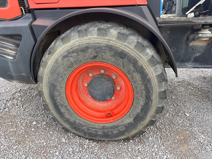 2021-kubota-r640-image-12