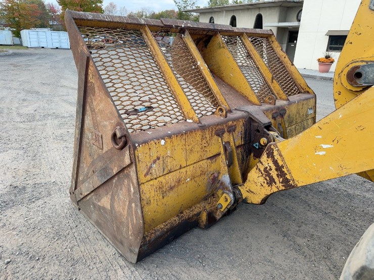 2011-caterpillar-938h-image-10