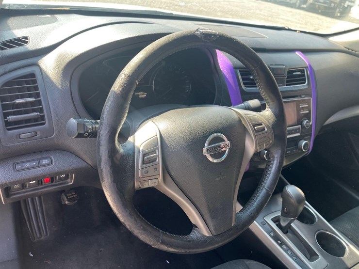 2015-nissan-altima-sedan-image-7