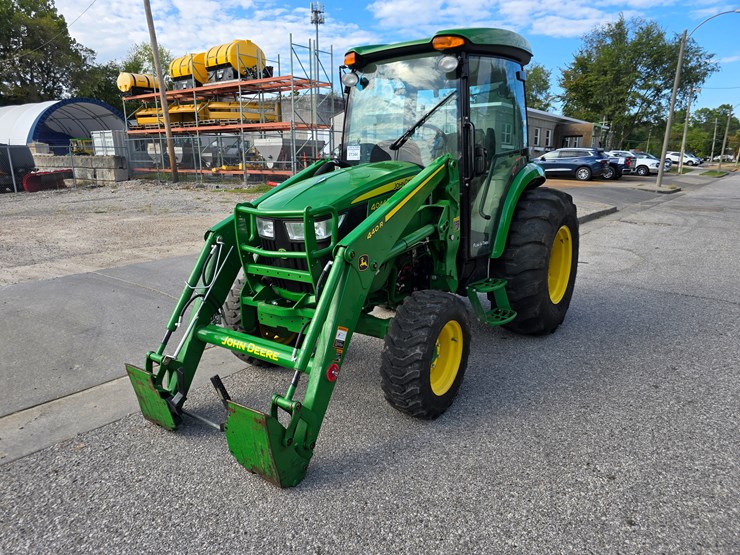 john-deere-4044r-image-2