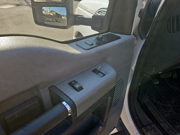 2015-ford-f350-xlt-image-23