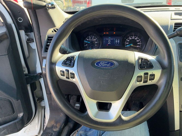 2014-ford-explorer-image-34