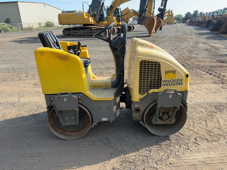 wacker-neuson-rd12-double-drum-vibratory-roller-image-6