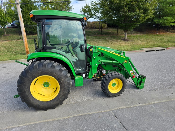 john-deere-4044r-image-23