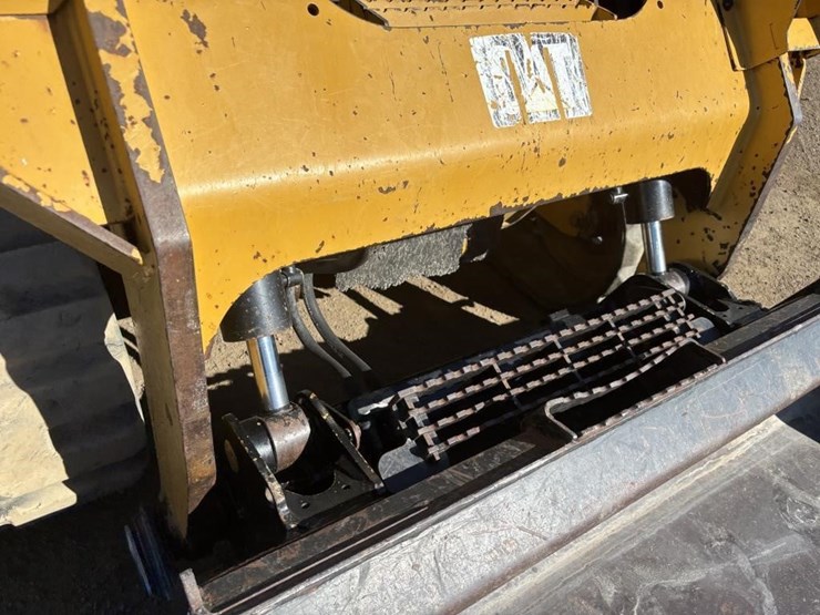 2016-caterpillar-299d2-xhp-image-12