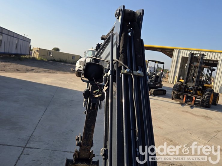 2022-deere-26g-image-45