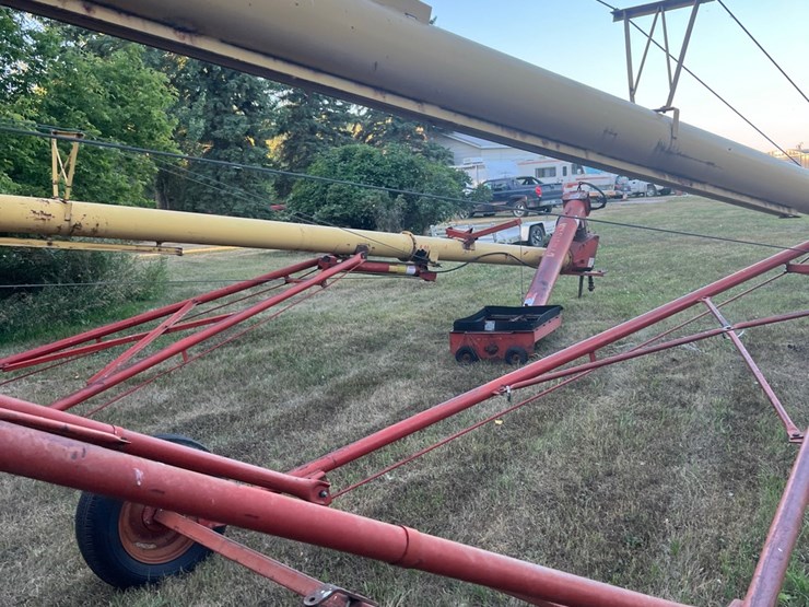 10-x-61-westfield-auger-with-mechanical-swing--hopper-image-15