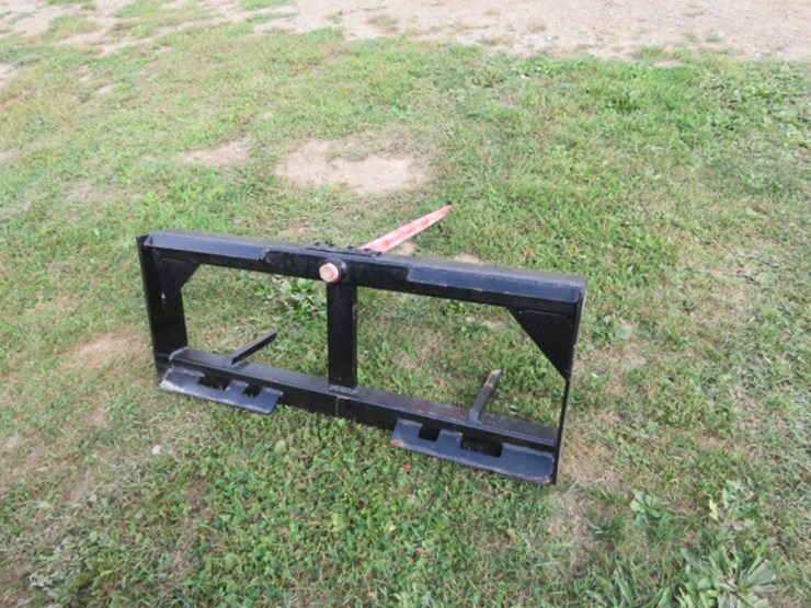 kivel-skidsteer-attach-bale-spear-image-2