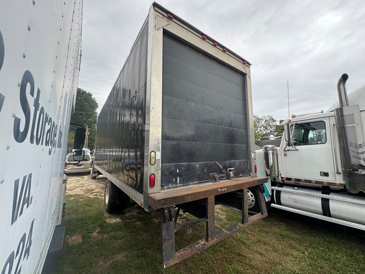 2007-freightliner-m2-business-class-straight-truc,-carrier-refrigerated-box,-6-speed-manual-trans,-image-6