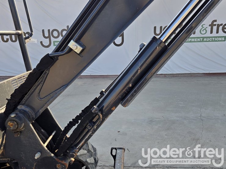 2022-deere-26g-image-38