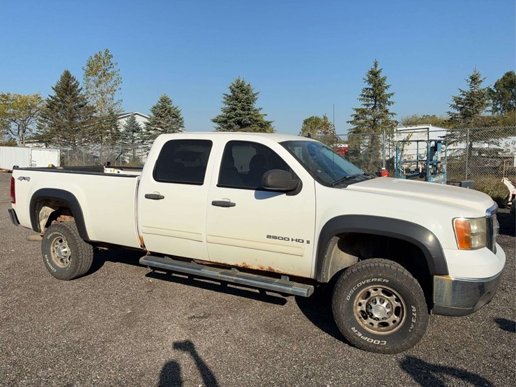 2008-gmc-sierra-image-1