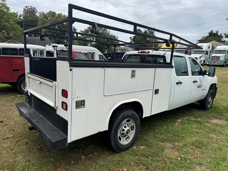 2013-chevrolet-silverado-2500-image-3