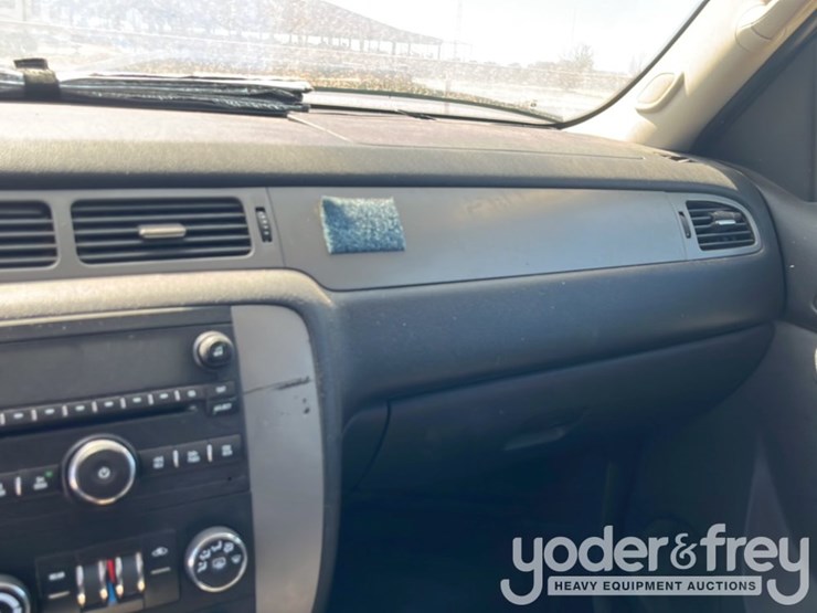 2012-chevrolet-tahoe-image-22