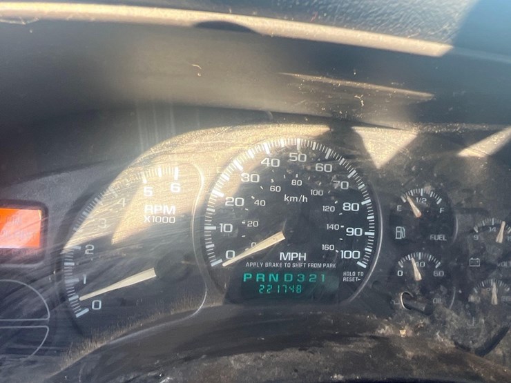 2002-chevroloet-silverado-pick-up-truck-image-6