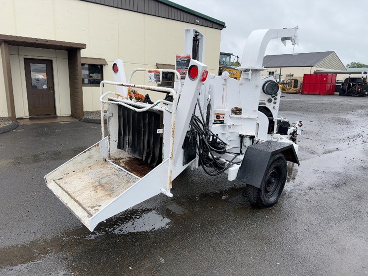 altec-tow-behind-wood-chipper-image-5