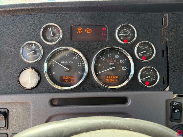 2011-peterbilt-367-image-8