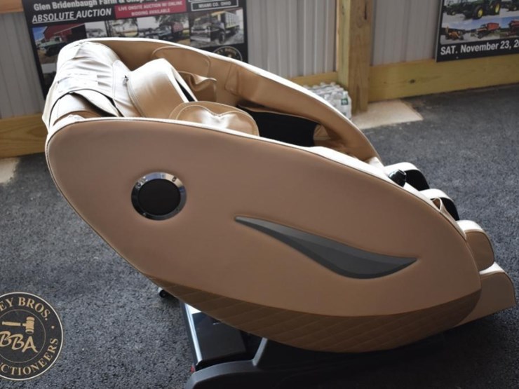 future-massage-chair-with-digital-remote,-serial-number-9303-image-3