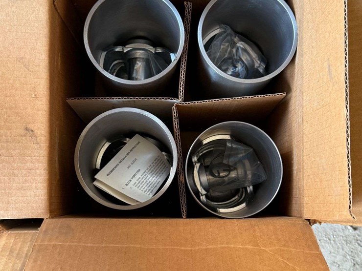 international-farmall-m-piston-and-sleeves.-new-in-box-image-1